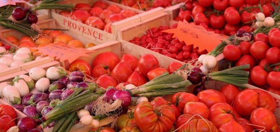 Traditional Provençale Marché, Wine tasting and Picnic